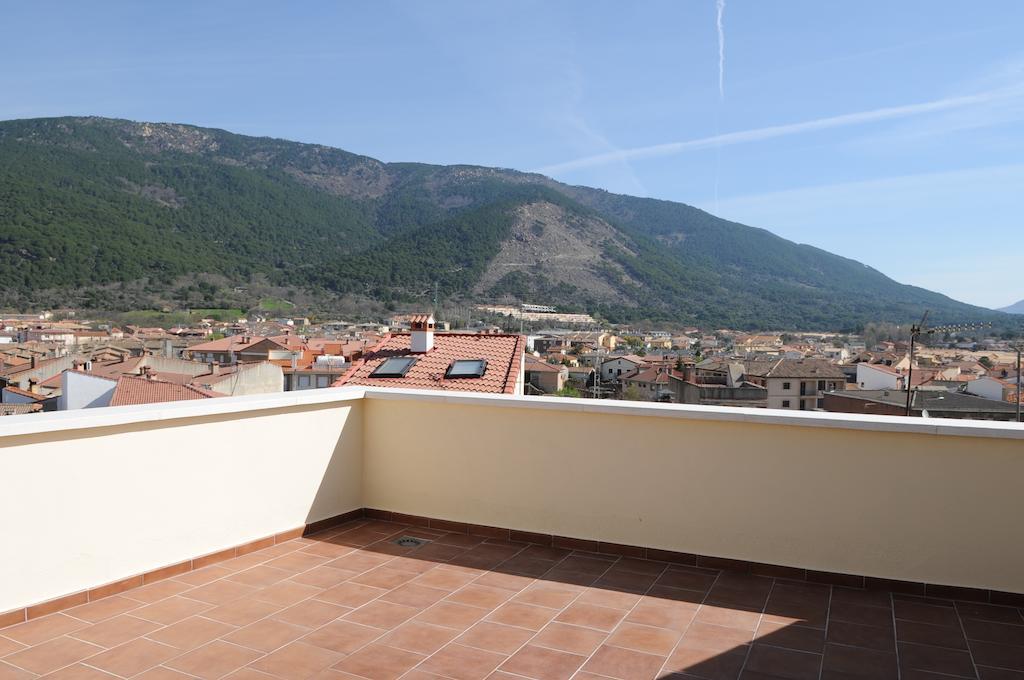Apartmán Edificio Reyes La Adrada Exteriér fotografie
