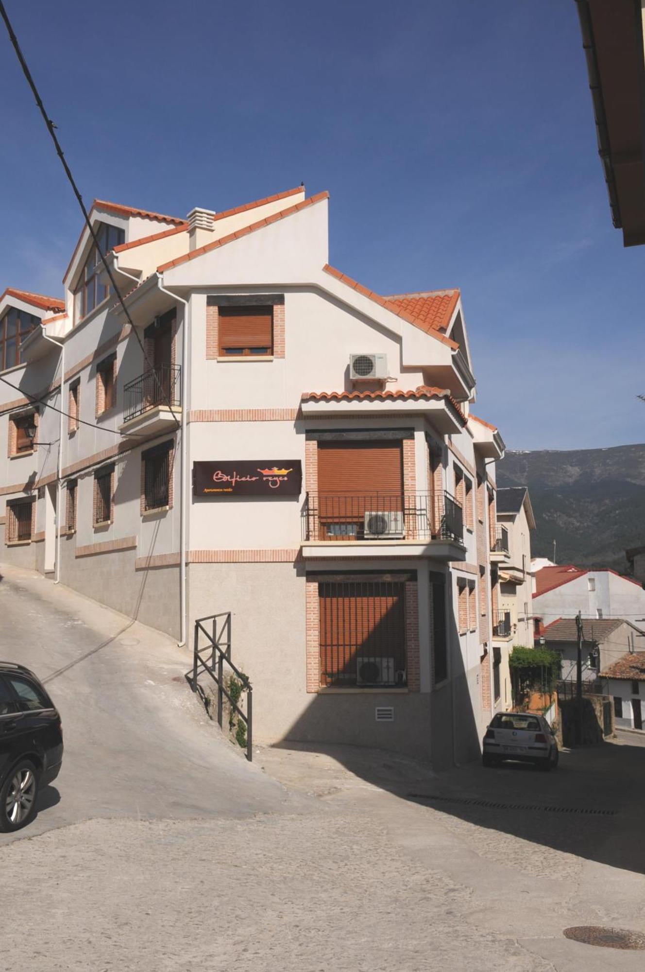 Apartmán Edificio Reyes La Adrada Exteriér fotografie
