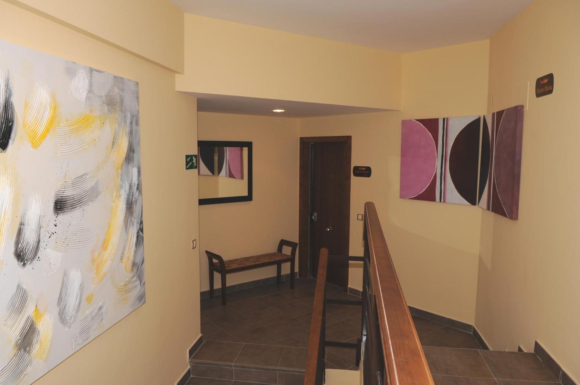 Apartmán Edificio Reyes La Adrada Exteriér fotografie