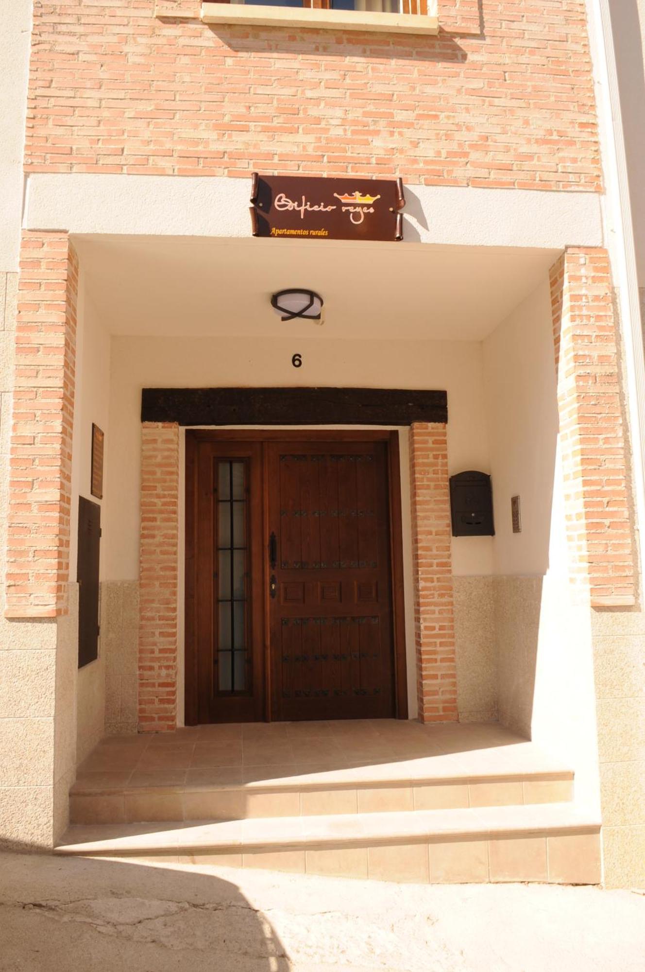 Apartmán Edificio Reyes La Adrada Exteriér fotografie