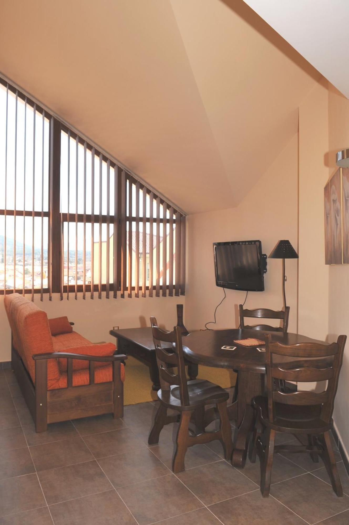 Apartmán Edificio Reyes La Adrada Exteriér fotografie