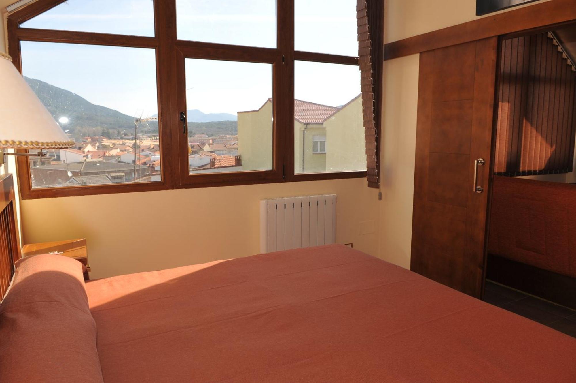 Apartmán Edificio Reyes La Adrada Exteriér fotografie
